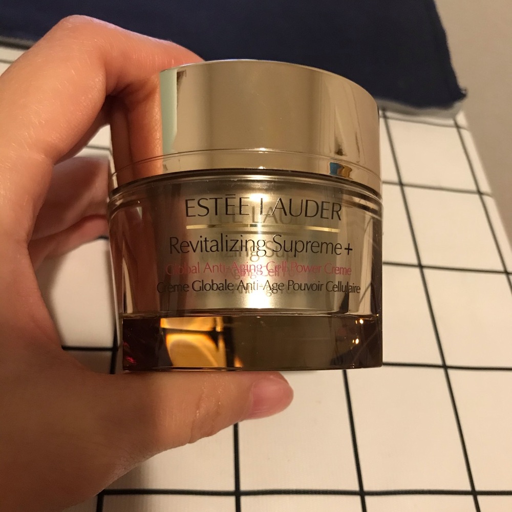 Estée Lauder Revitalizing supreme